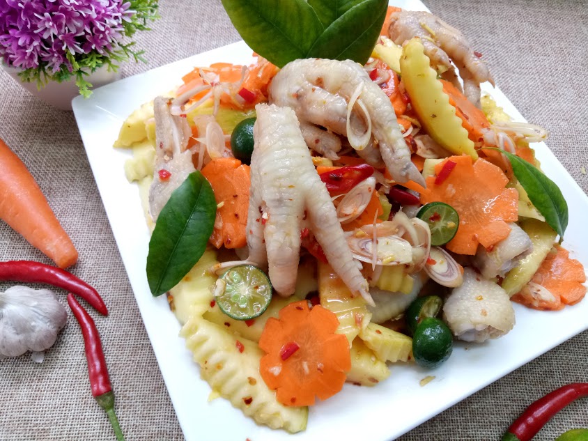 Món gỏi chân gà ngó sen hấp dẫn