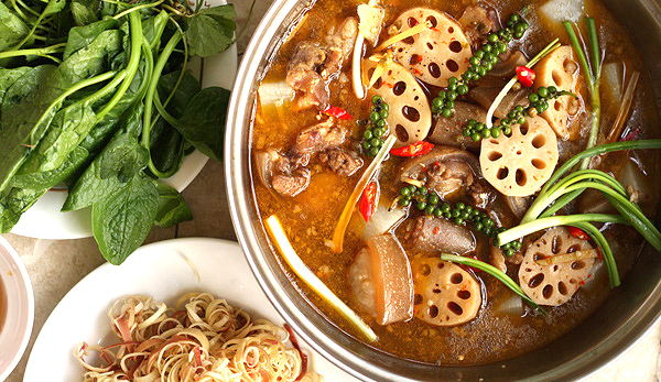 Hướng dẫn làm món lẩu đuôi bò hầm củ sen bổ dưỡng - ảnh 7