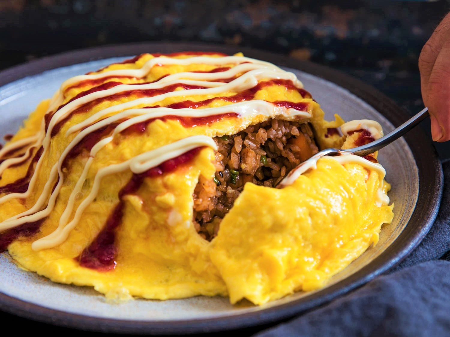 Trổ tài làm món trứng cuộn cơm chiên hấp dẫn