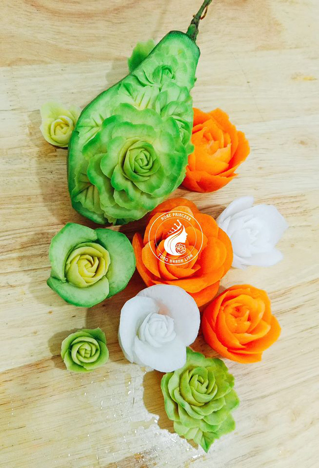 Canh giò heo &quot;trăm hoa đua nở&quot; của bà mẹ U50 trổ tài khiến chị em trầm trồ không ngớt, chỉ muốn để ngắm chẳng nỡ ăn - Ảnh 2.