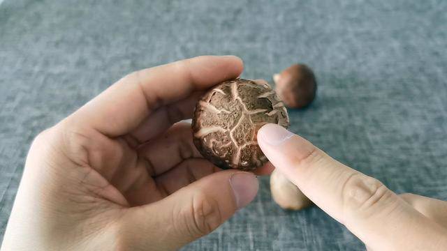 mua nam huong tuoi nen chon cai to hay cai nho thi thom, nguoi ban bat mi bat ngo - 5