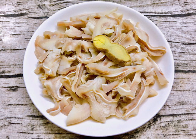 Tai heo xốt Thái - Ảnh 2.