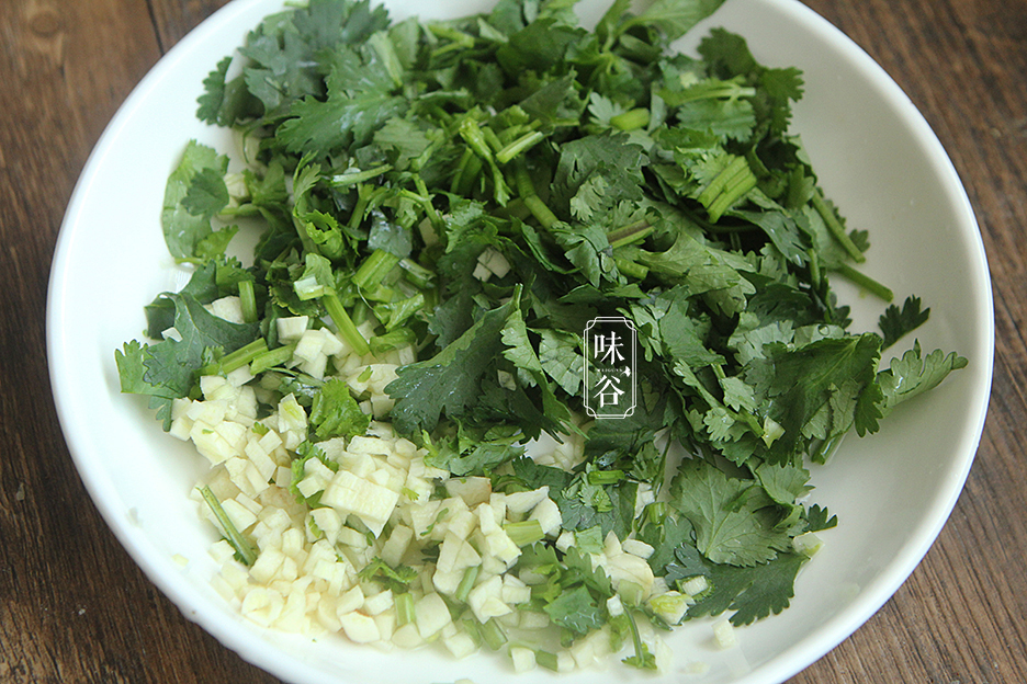 Muốn làm gà xé chua ngọt ngon, luộc gà nhất định phải biết mẹo vặt này - 4