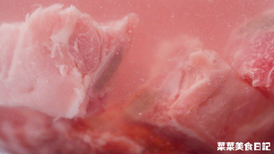 Người Singapore có cách làm sườn thơm ngon chỉ nhờ một nguyên liệu cực kỳ quen thuộc! - Ảnh 1.