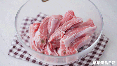 Người Singapore có cách làm sườn thơm ngon chỉ nhờ một nguyên liệu cực kỳ quen thuộc! - Ảnh 2.