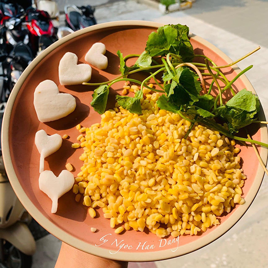 Học lỏm cách làm một loại sữa khiến Hoa hậu Ngọc Hân mê như điếu đổ: Không chỉ giúp đẹp da mà còn giải tỏa được hết cả stress! - Ảnh 4.