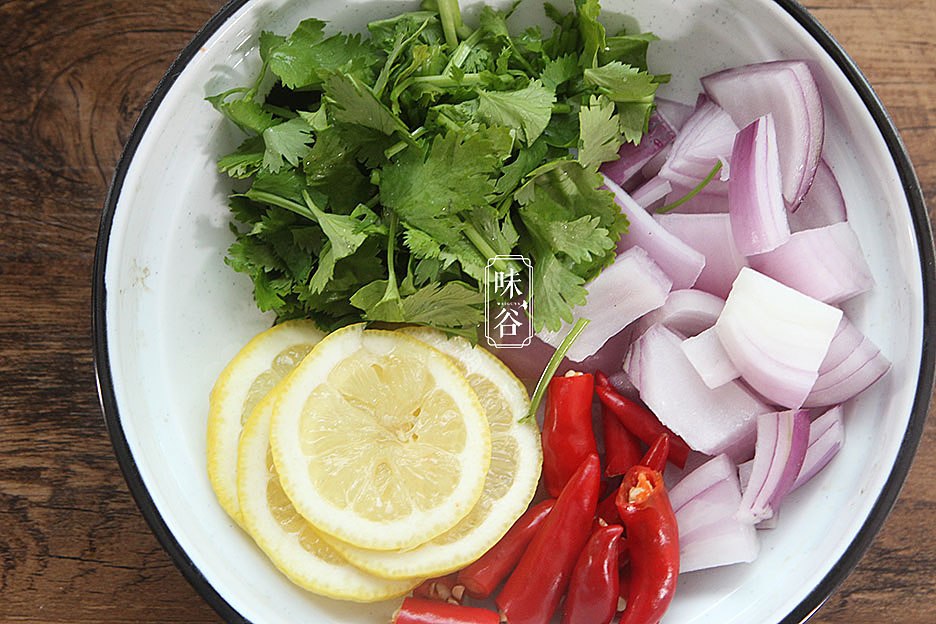 nang nong chang them gi, vo lam nom chan ga kieu nay chong con an ngay lap tuc - 3