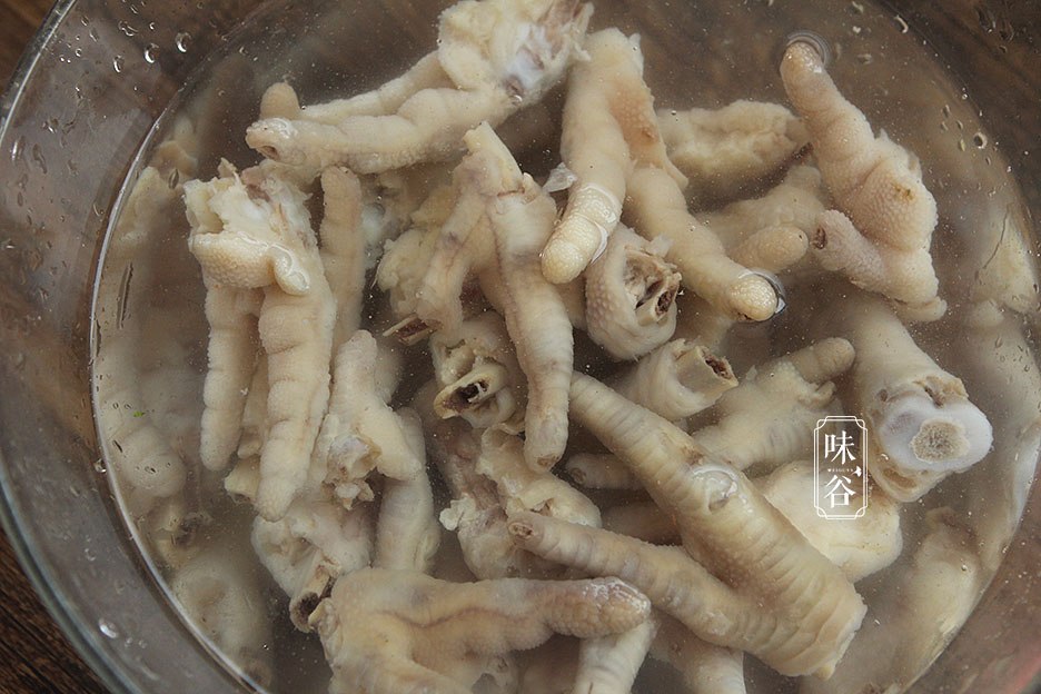 nang nong chang them gi, vo lam nom chan ga kieu nay chong con an ngay lap tuc - 5