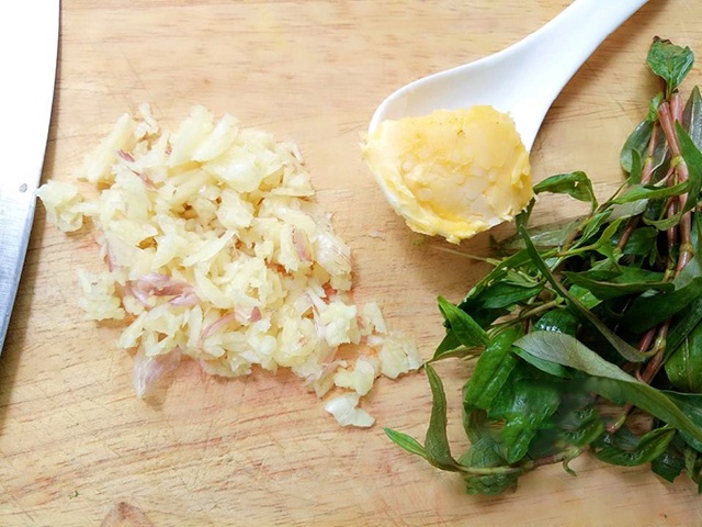 Tẩm bổ cho chồng bằng loại hải sản ngon rẻ - dễ làm này, đảm bảo  hai bạn lúc nào cũng như vợ chồng son, thậm chí chị em còn phải &quot;quỳ lạy xin tha&quot; - Ảnh 4.