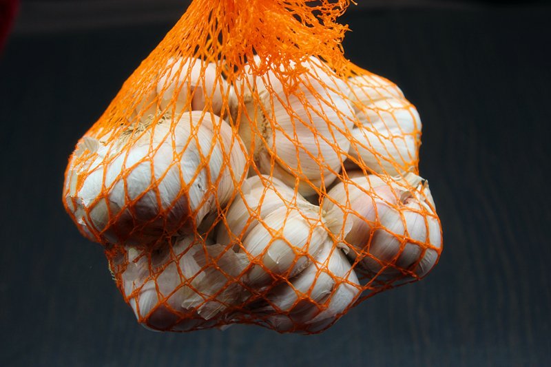 Ba cách bảo quản tỏi hiệu quả và tiện lợi mà các chị em nội trợ không nên bỏ qua - Ảnh 2.