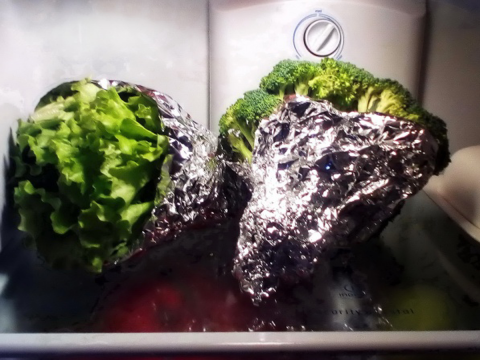 sử dụng giấy bạc bảo quản thức ăn