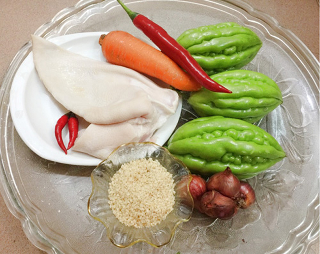 Gỏi mướp đắng tai heo giòn ngon-nguyên liệu