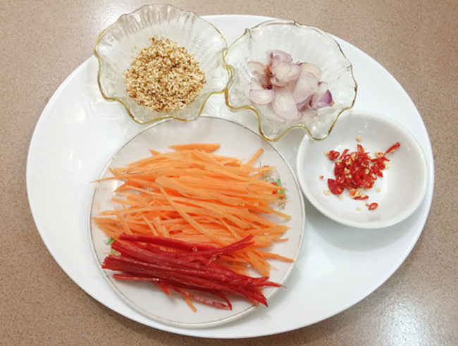 Gỏi mướp đắng tai heo giòn ngon