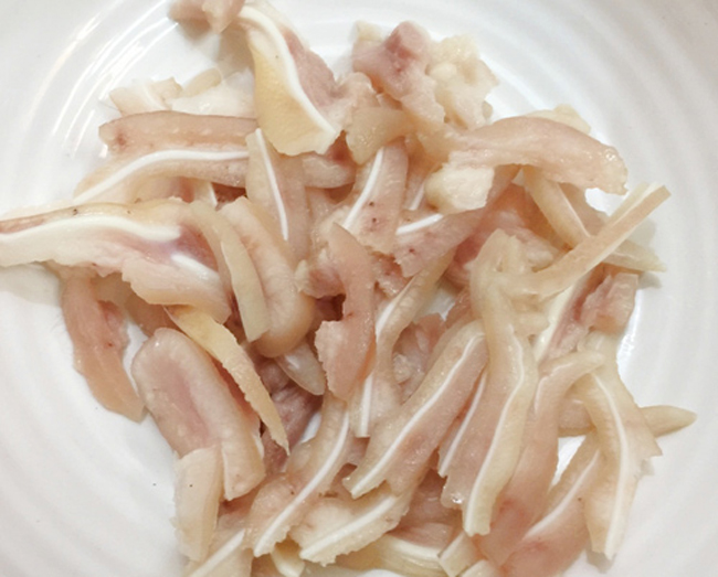 Gỏi mướp đắng tai heo giòn ngon