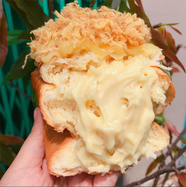 Thành phẩm bánh mì trào phô mai thơm ngon tuyệt vời.