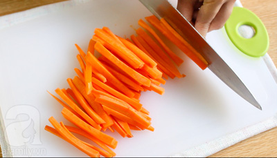 Tết này bỏ túi ngay cách làm giò bì hoa siêu đẹp siêu ngon này nhé các mẹ