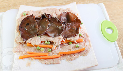 Tết này bỏ túi ngay cách làm giò bì hoa siêu đẹp siêu ngon này nhé các mẹ