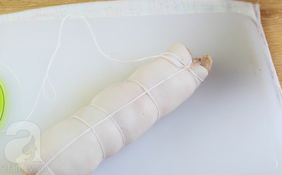 Tết này bỏ túi ngay cách làm giò bì hoa siêu đẹp siêu ngon này nhé các mẹ