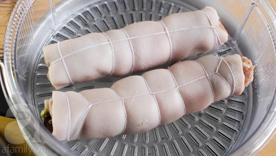 Tết này bỏ túi ngay cách làm giò bì hoa siêu đẹp siêu ngon này nhé các mẹ