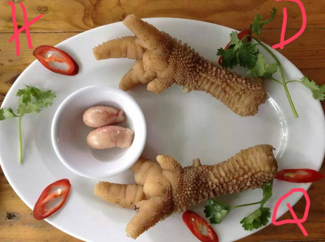 Chân và hai quả kê của gà Đông Tảo rất có giá - Ảnh: hangduongquan Chân và hai quả kê của gà Đông Tảo rất có giá - Ảnh: hangduongquan