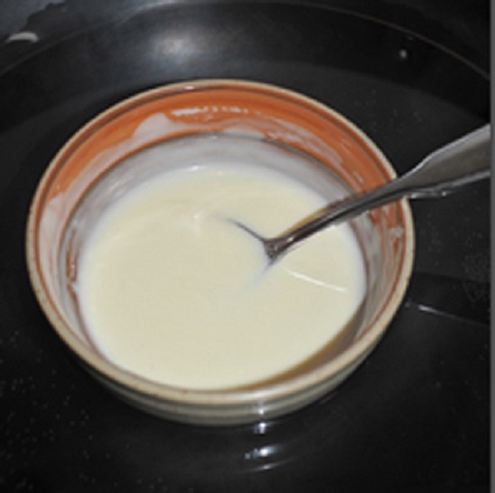 nhúng dâu tây vào chocolate trắng