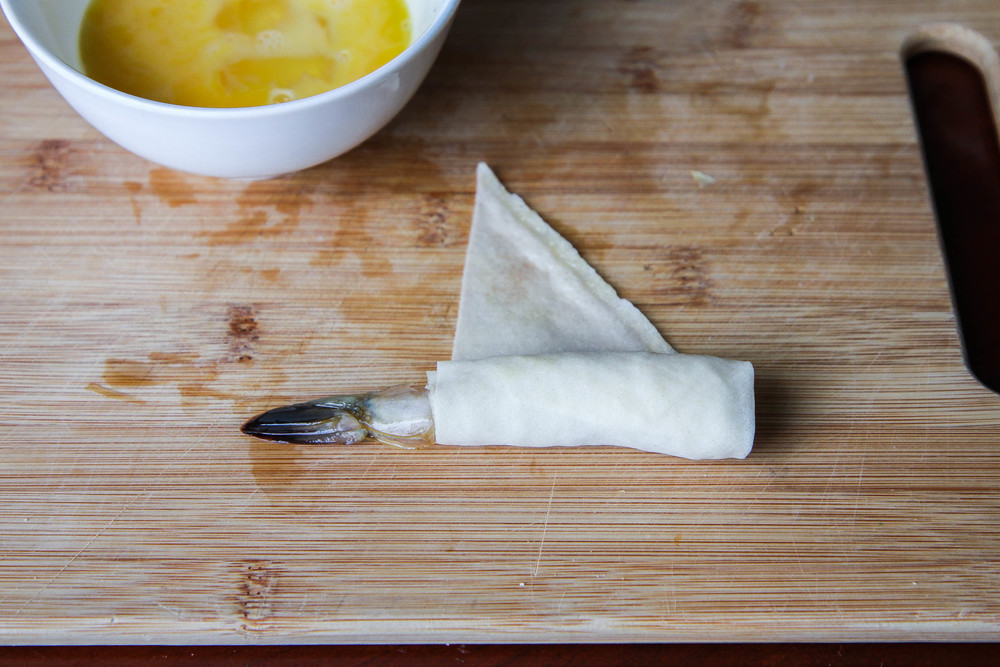 cách làm bánh tôm cuộn sừng trâu bằng nồi chiên không dầu