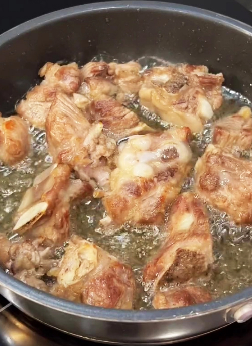 Sườn chua ngọt làm thế này thì thơm ngon lạ miệng hơn hẳn, nấu bao nhiêu cơm cũng hết! - Ảnh 3.