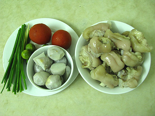 bún móng giò dọc mùng