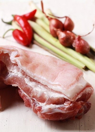 làm thịt chưng mắm tôm