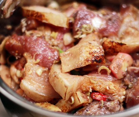 thịt ba chỉ chưng mắm tôm