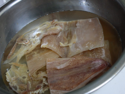 mực khô xào miến