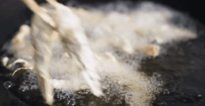 Tôm rang muối xưa rồi, giờ phải là tôm rang ngũ cốc mới thơm - Ảnh 4.