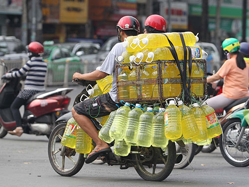 Sự thật kinh hoàng về nước rửa chén "3 Không" tự pha chế.