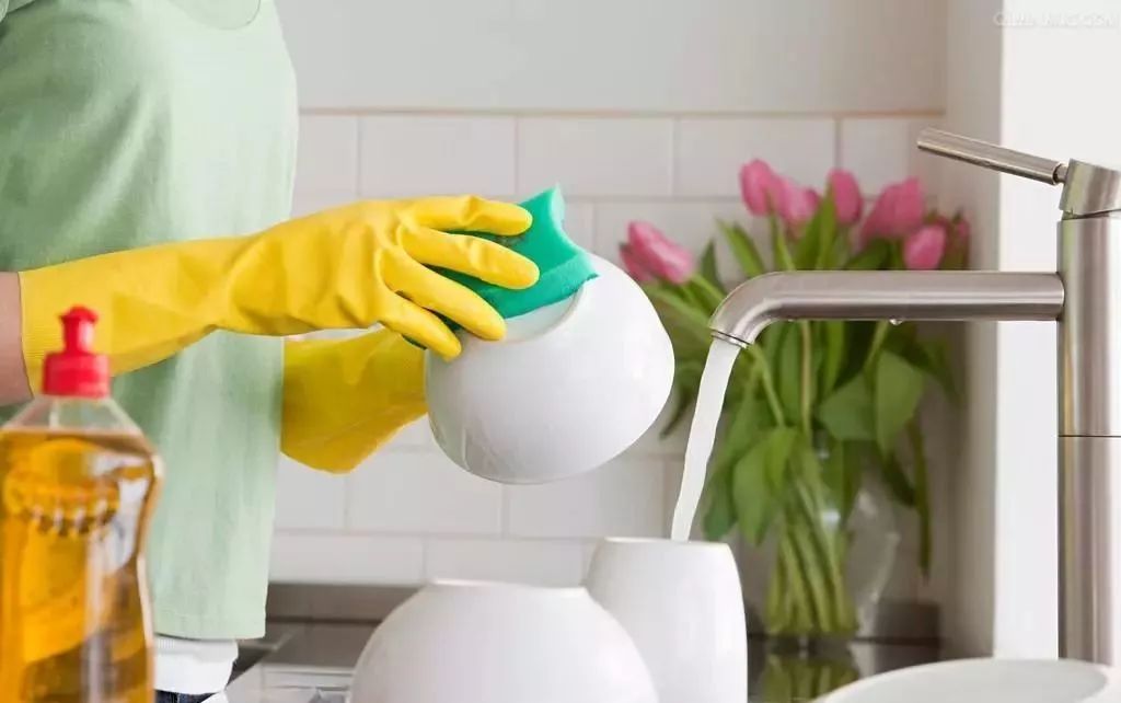 Sai lầm chết người này khi rửa chén bát, bạn có biết?