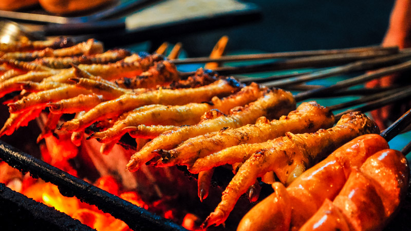 Mách bạn cách làm hai món chân gà nướng đơn giản!