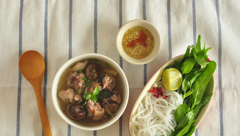 Thơm ngon món vịt om sấu cho bữa ăn cuối tuần