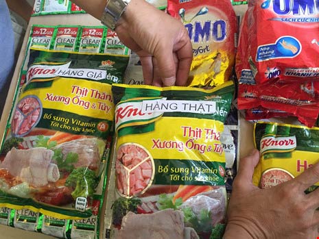 Tràn làn bột nêm, bột giặt, dầu gội…giả như thật!