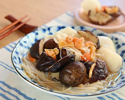 Biến tấu với mì tôm nấu nấm thơm ngon