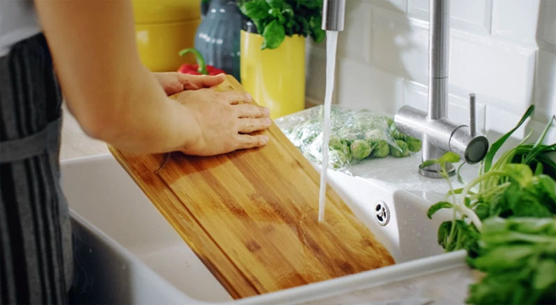 Mẹo hay vệ sinh thớt nhanh, sạch, hiệu quả bất ngờ