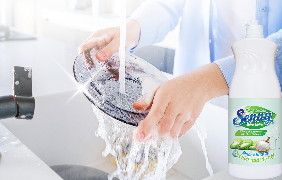 Giữ gìn đôi tay mịn màng với nước rửa chén Senny lô hội