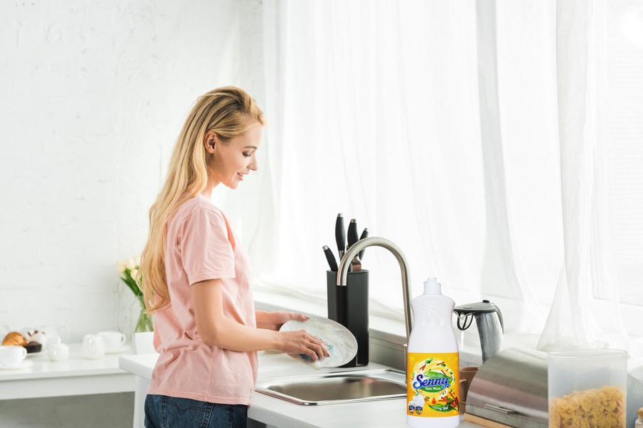 Loại bỏ đối thủ mang tên dầu mỡ với nước rửa chén thiên nhiên Senny