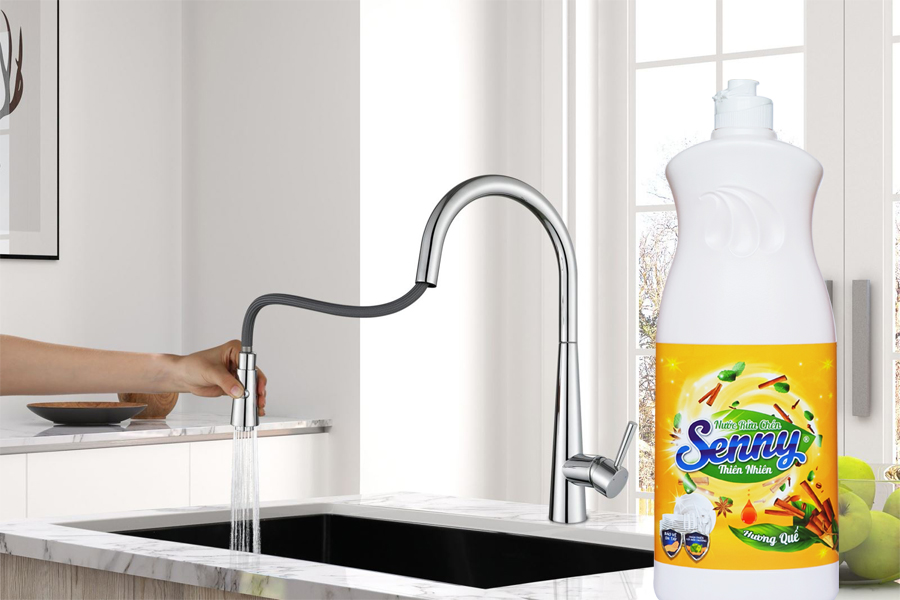 Loại bỏ dầu mỡ cứng đầu nhanh nhất với nước rửa chén Senny hương quế