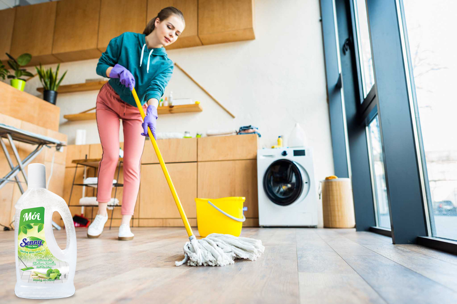 Có nước lau sàn Senny, bé vui chơi thoải mái, mẹ chẳng đắn đo