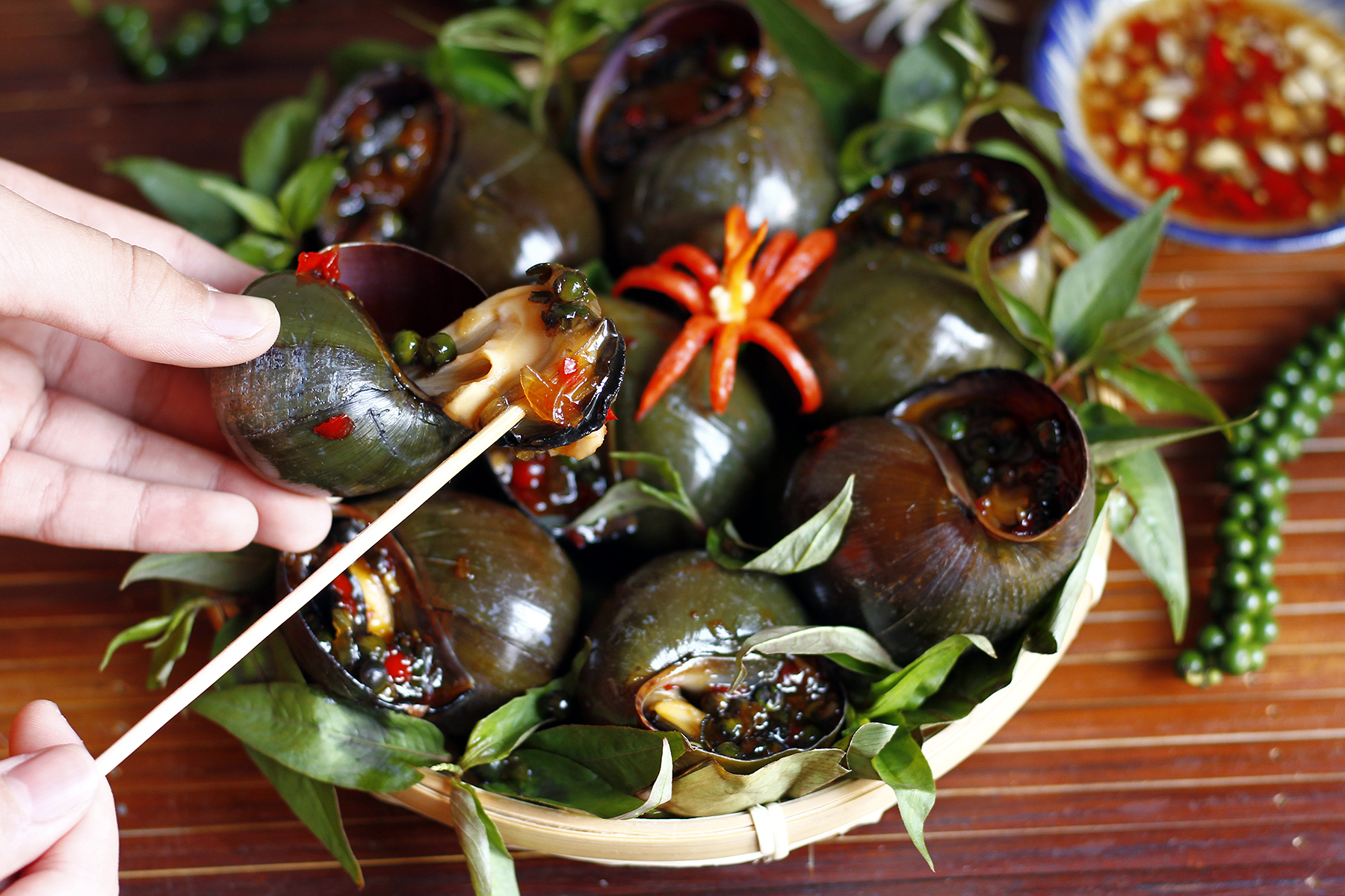 Bí kíp làm món ốc bươu nướng tiêu xanh cay nồng, thơm nức mũi