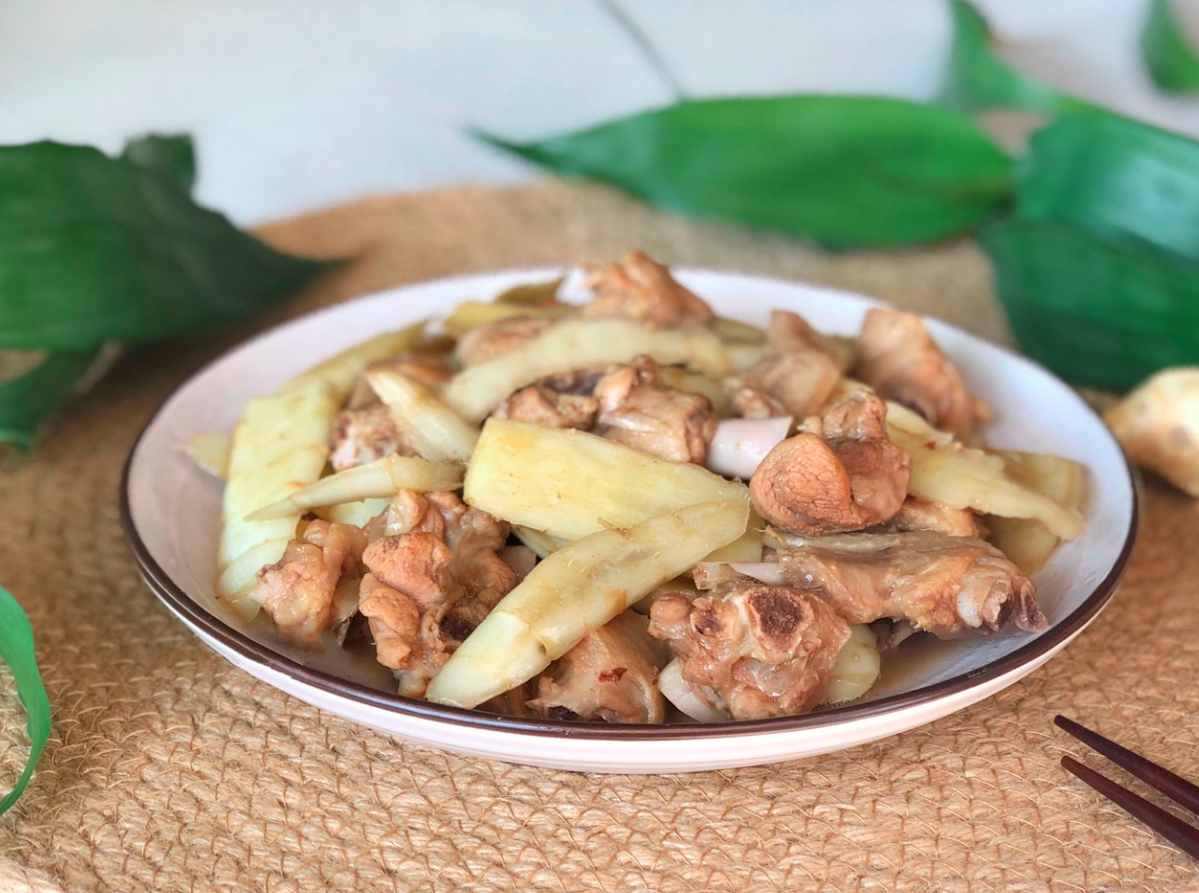 Vịt om củ dong, nghe lạ mà quen, ăn cực bổ dưỡng, thanh mát ngày hè