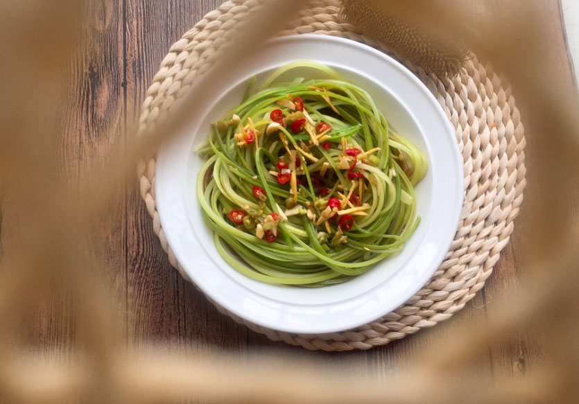 Củ sen xào ngồng tỏi: Dưỡng gan, giải độc, thanh lọc cơ thể 