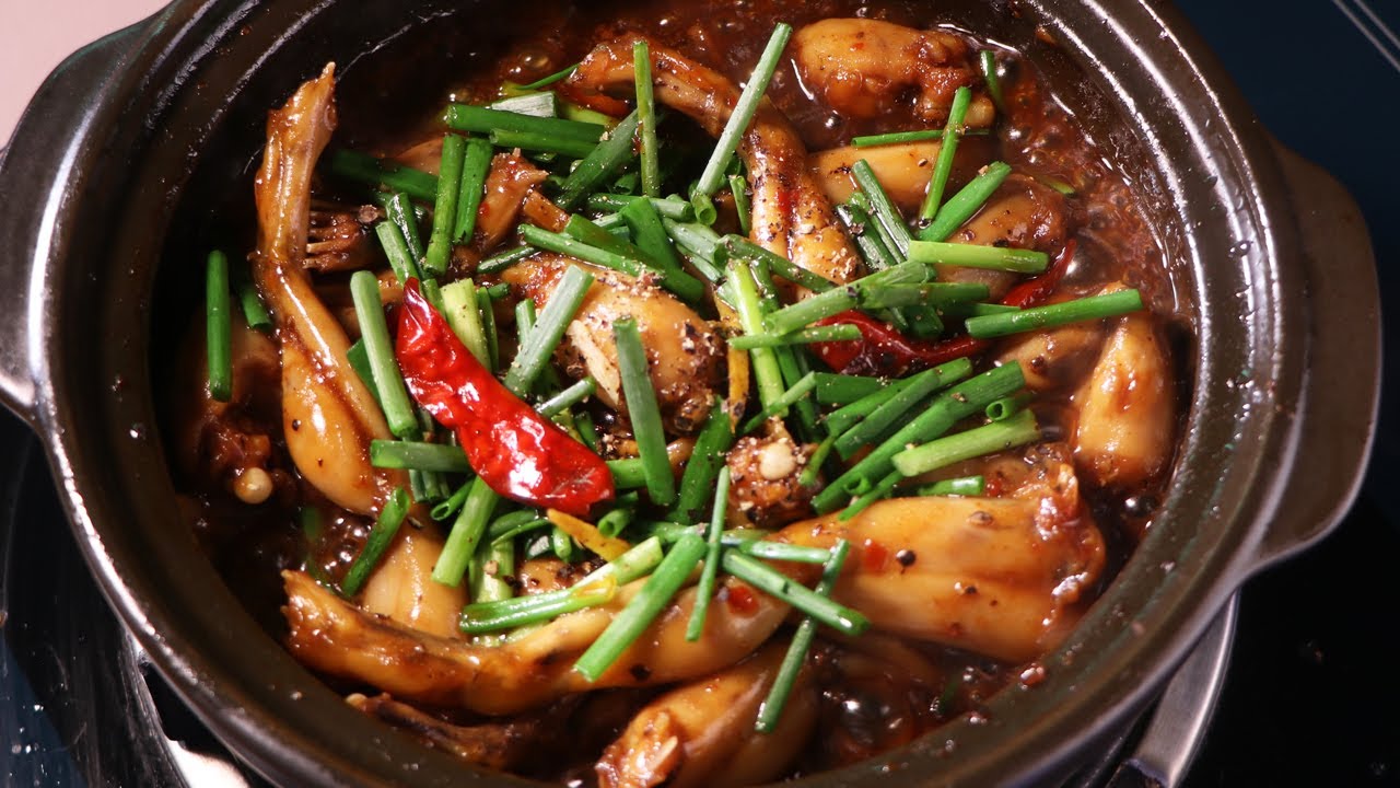 Trổ Tài Làm Món Ếch Kho Tộ Singapore – Thơm Lừng, Chuẩn Vị Ngoại