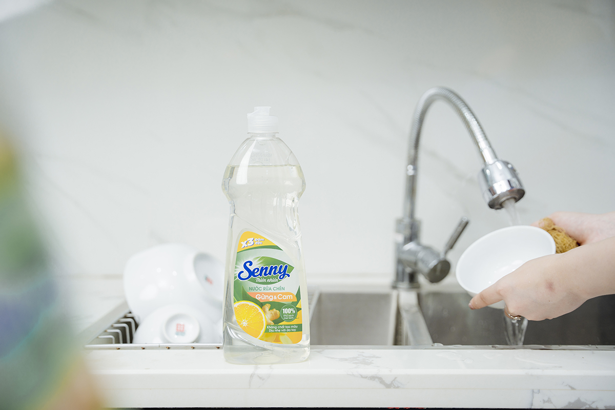 Nước Rửa Chén Senny Gừng & Cam Đậm Đặc X3 – Sạch Bóng, Thơm Lành, An Toàn Cho Cả Gia Đình