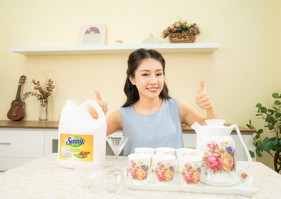 Sạch Bóng, Thơm Dịu – Bí Quyết Từ Nước Rửa Chén Thiên Nhiên Senny
