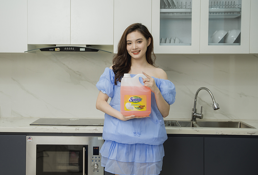 Người Nội Trợ Tinh Tế Chọn Senny – Nước Rửa Chén Hương Quế Tự Nhiên 